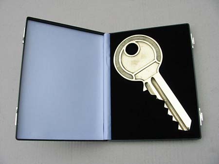 Moderner &Uuml;bergabeschl&uuml;ssel mit Etui